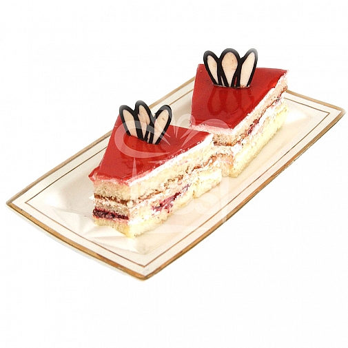 Strawberry Sponge Pastry - Falettis Hotel