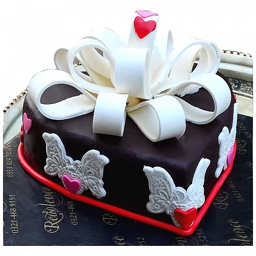 2Lbs Heart Present Cake - Redolence Bake Studio