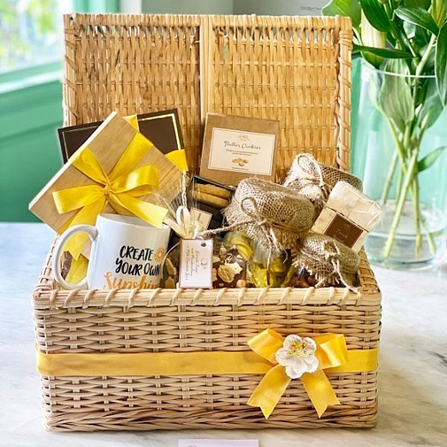Grand Wicker Basket from Lals