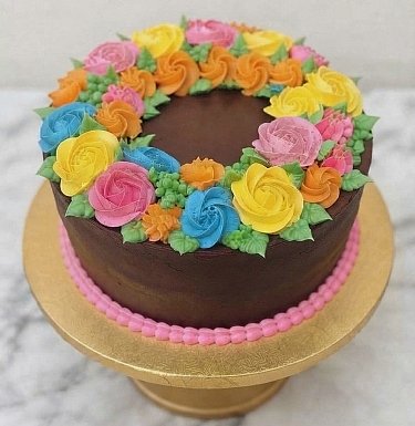 4Lbs Multicolor Roses Topped Cake
